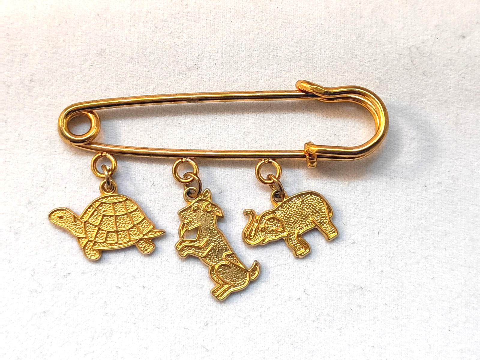 Vintage Gold Tone Brooch w/ Dangle Animal Charms Turtle Goat Elephant Good Cond.