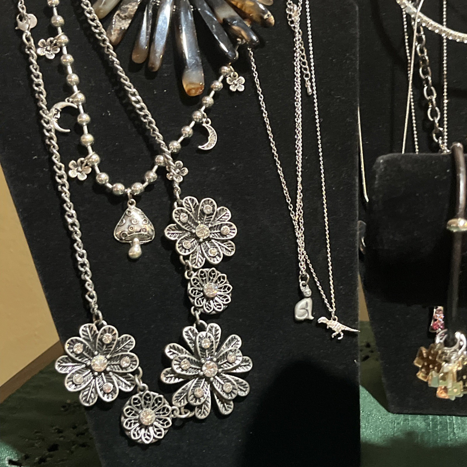 Jewelry Fashion lot Eclectic Silver Tone Vtg Modern Necklaces Bracelets Bulk