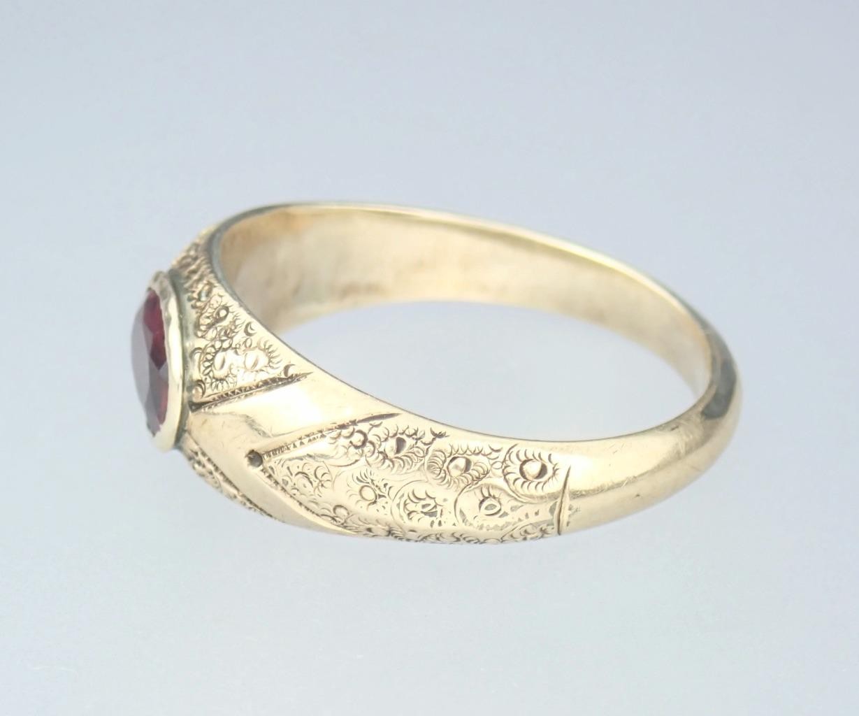 Pretty Antique Victorian Solid 9K Gold Garnet Floral Scroll Band Ring Size 5.25