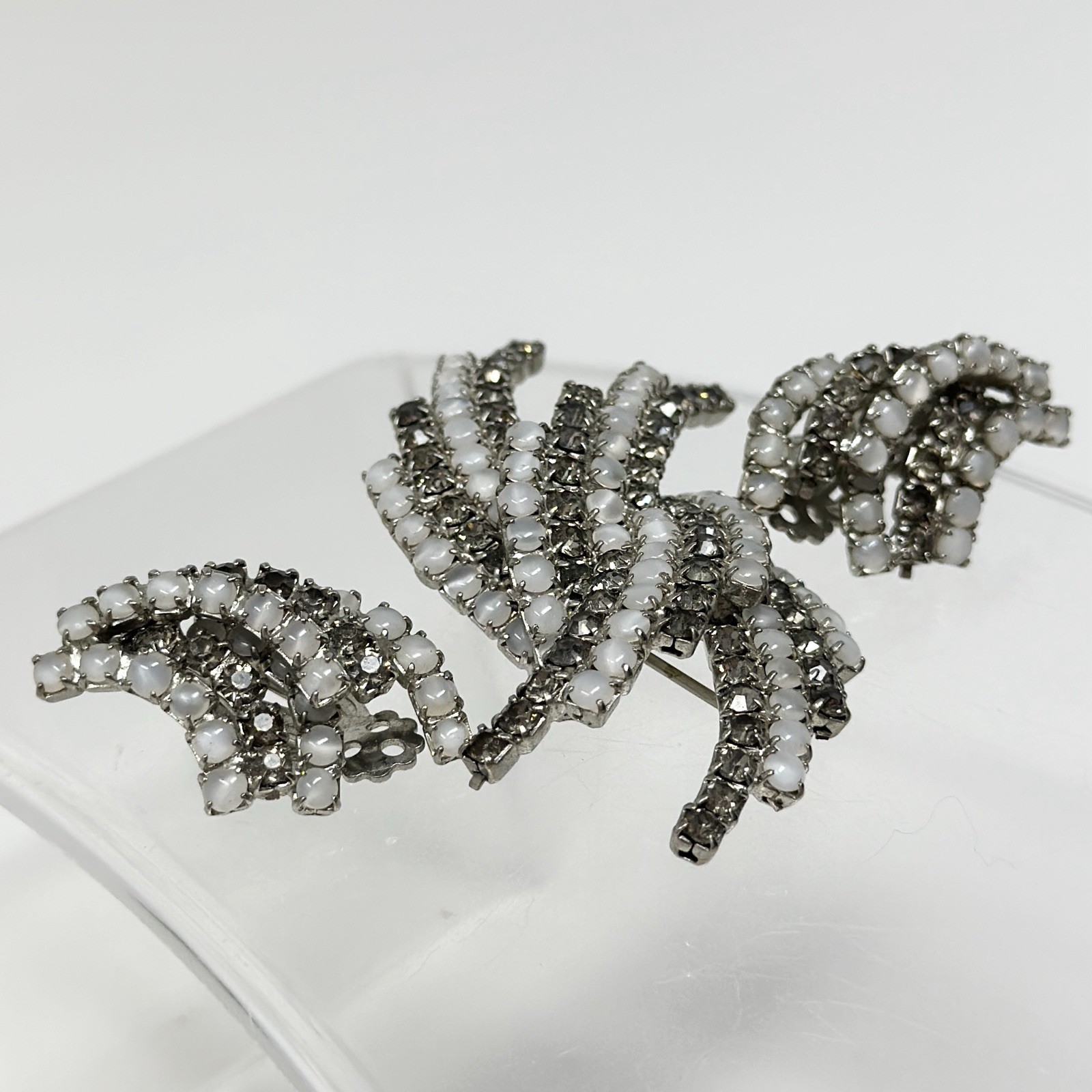 Vtg Unmarked Kramer Gray Rhinestone Cat Eye Cabochon Brooch Clip On Earrings Set