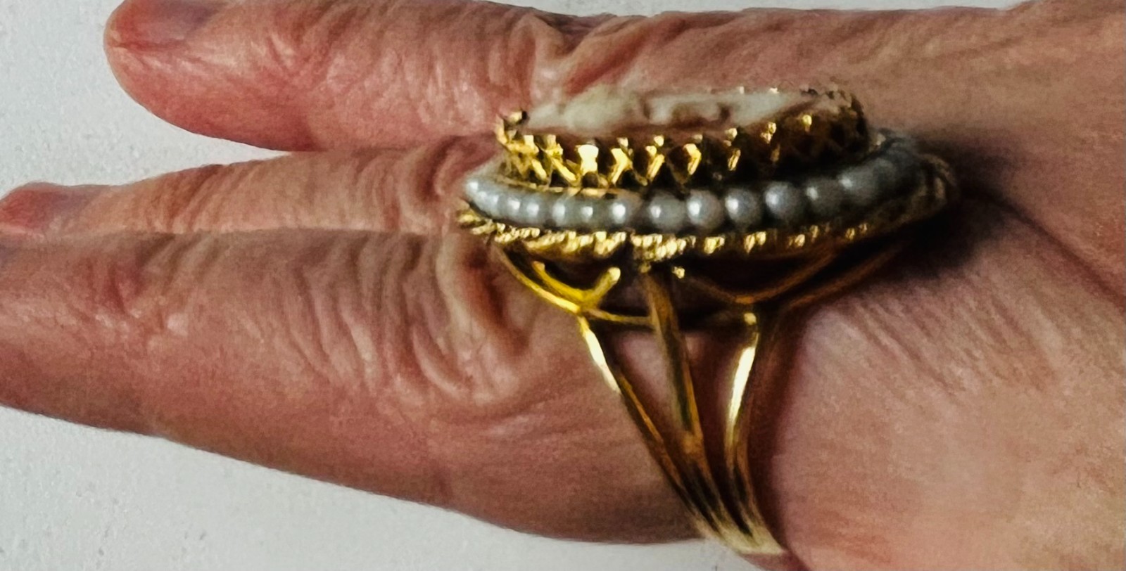 Vintage Mid Century Shell Cameo Ring Seed Pearl Halo 14 kt Gold Size 6