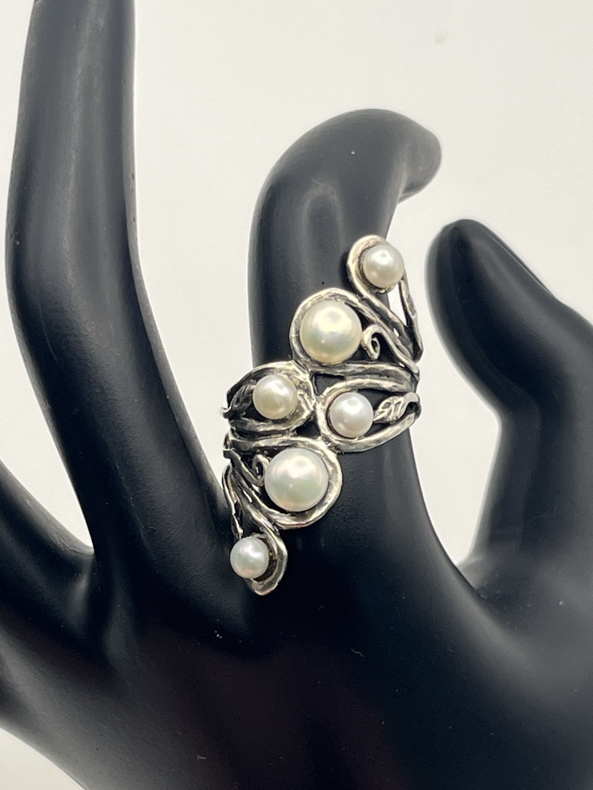 Israel sterling silver pearl elongated vine scroll design size 8 PZ vintage