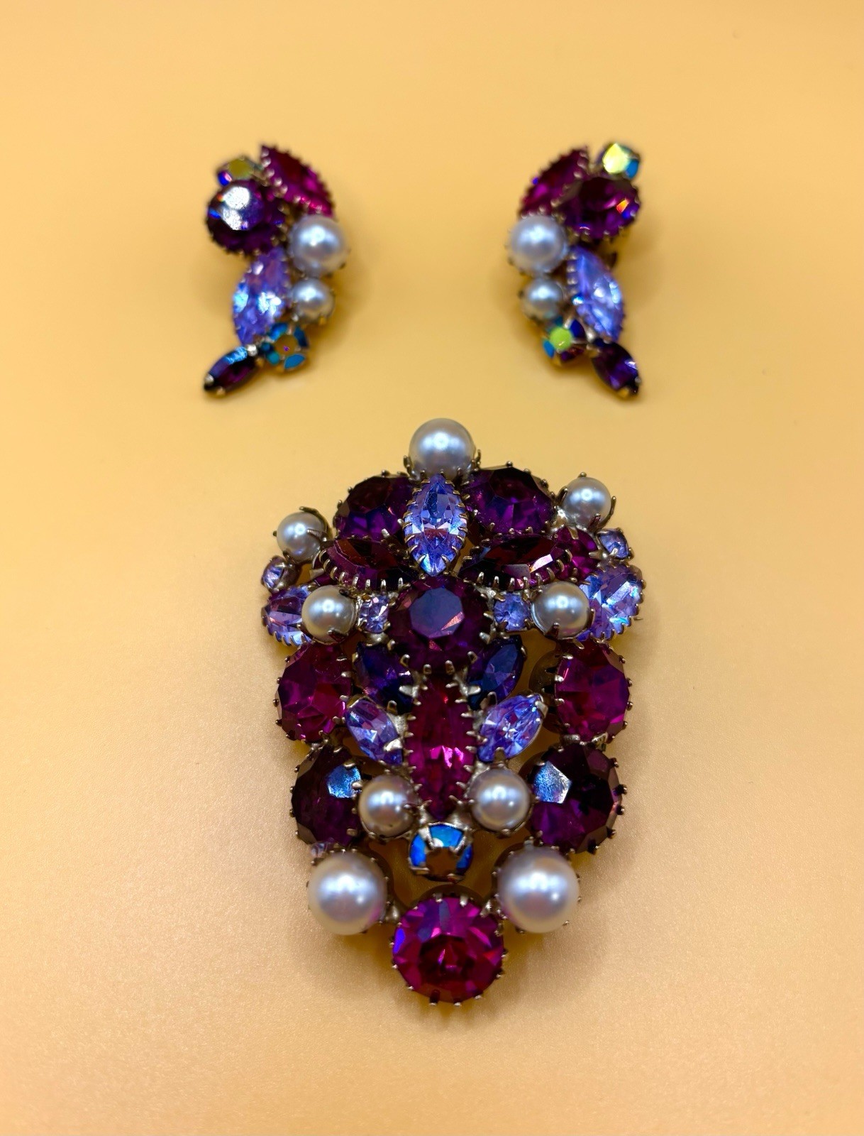 Vintage Mid Century Purple Rhinestone Pearl Brooch Clip Earrings Parure Set