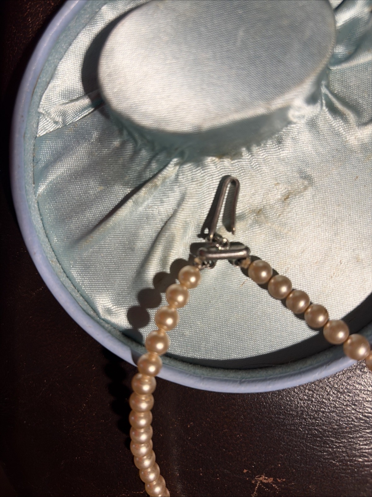 Long Vintage Champagne Faux Pearl Opera Necklace 21″ In Original Round Box