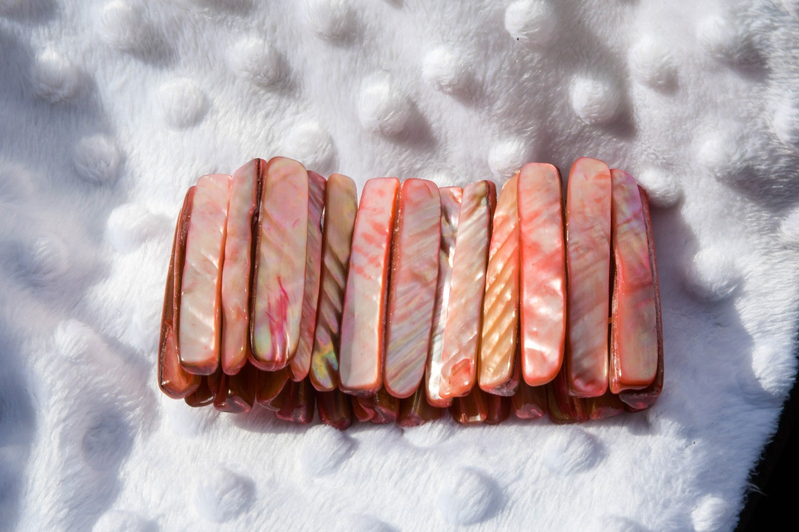 Vintage 1.75″ high Pink Abalone shell bracelet with stretch