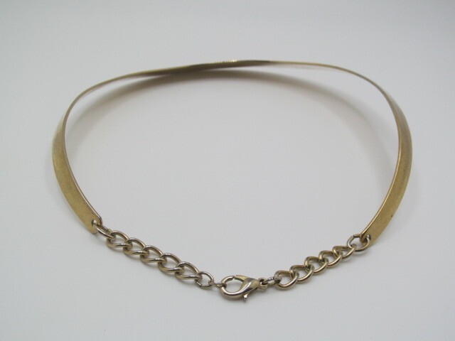 Vintage Gold Tone Curved Narrow to Wide Collar .75 Inch Bar & Chain Necklace