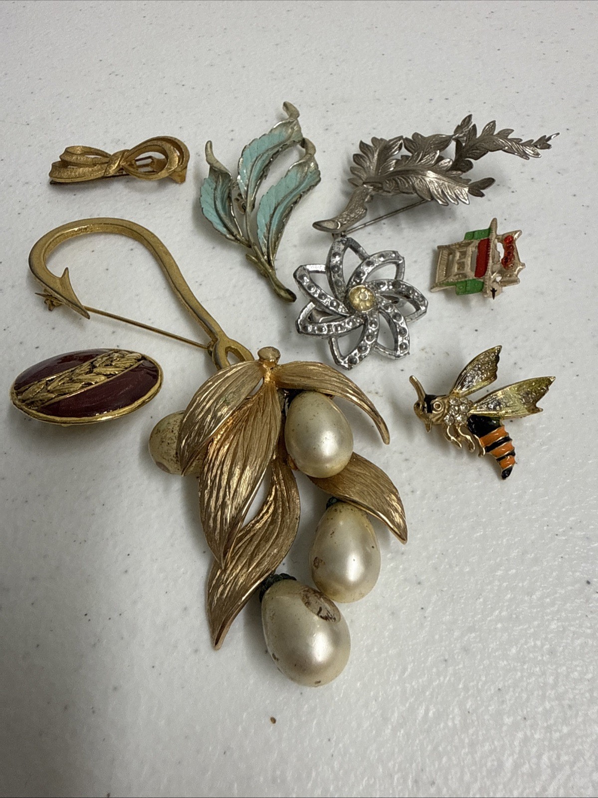 Vintage Costume Jewelry Brooch Pin Lot Assorted Styles Mixed Lot Retro