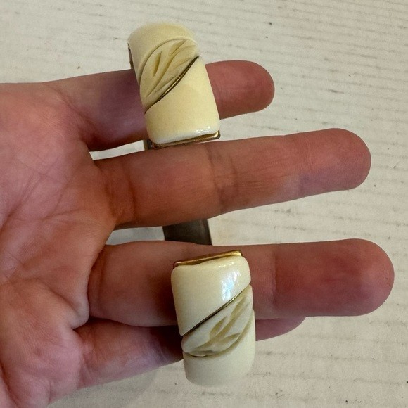 Vintage Lucite Bangle Bracelet 1950s Hinged Clamper MCM 60s Cream Gold Jewelry