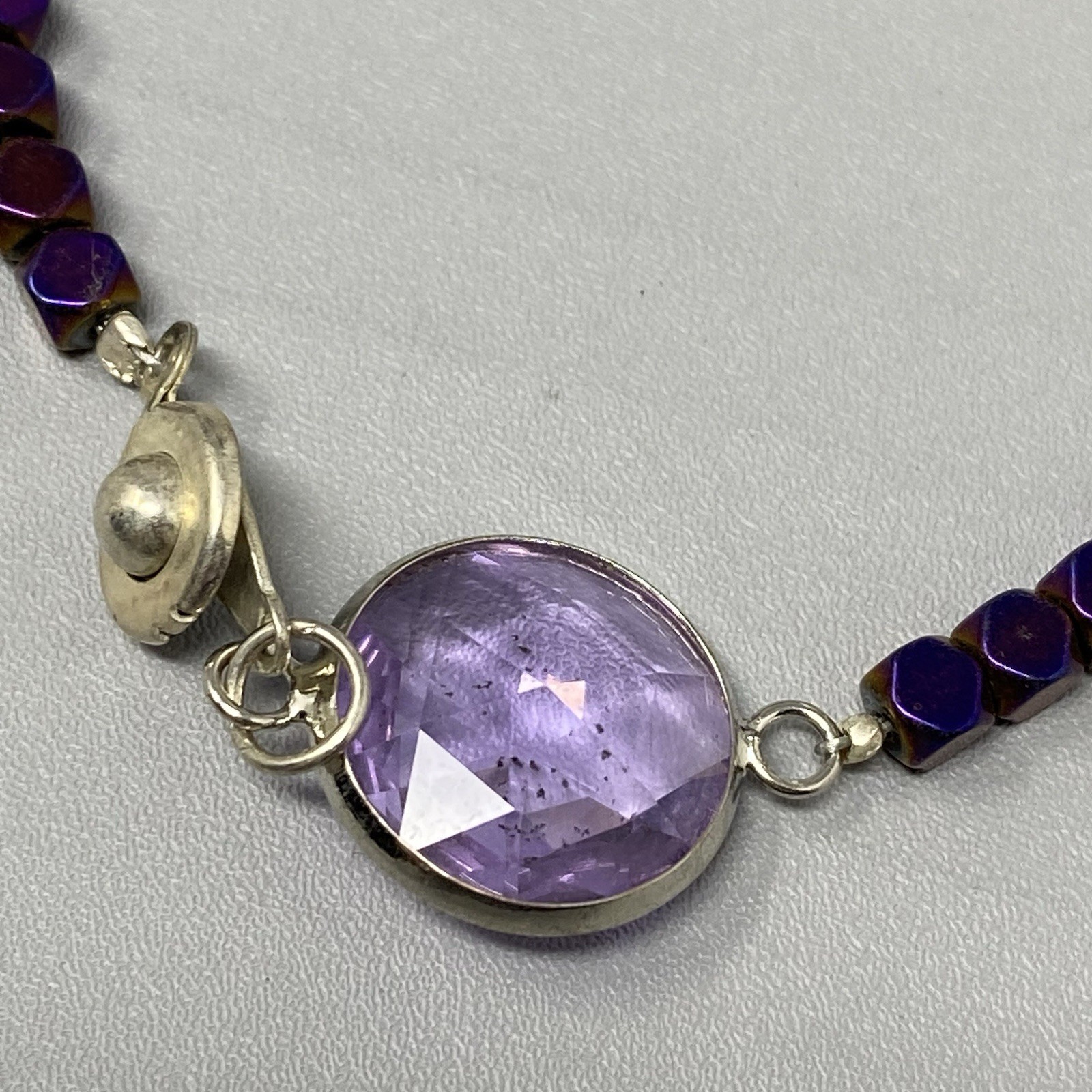 Purple Metallic Metal Beaded Bracelet Glass Faceted Round Center Stone 7.75″