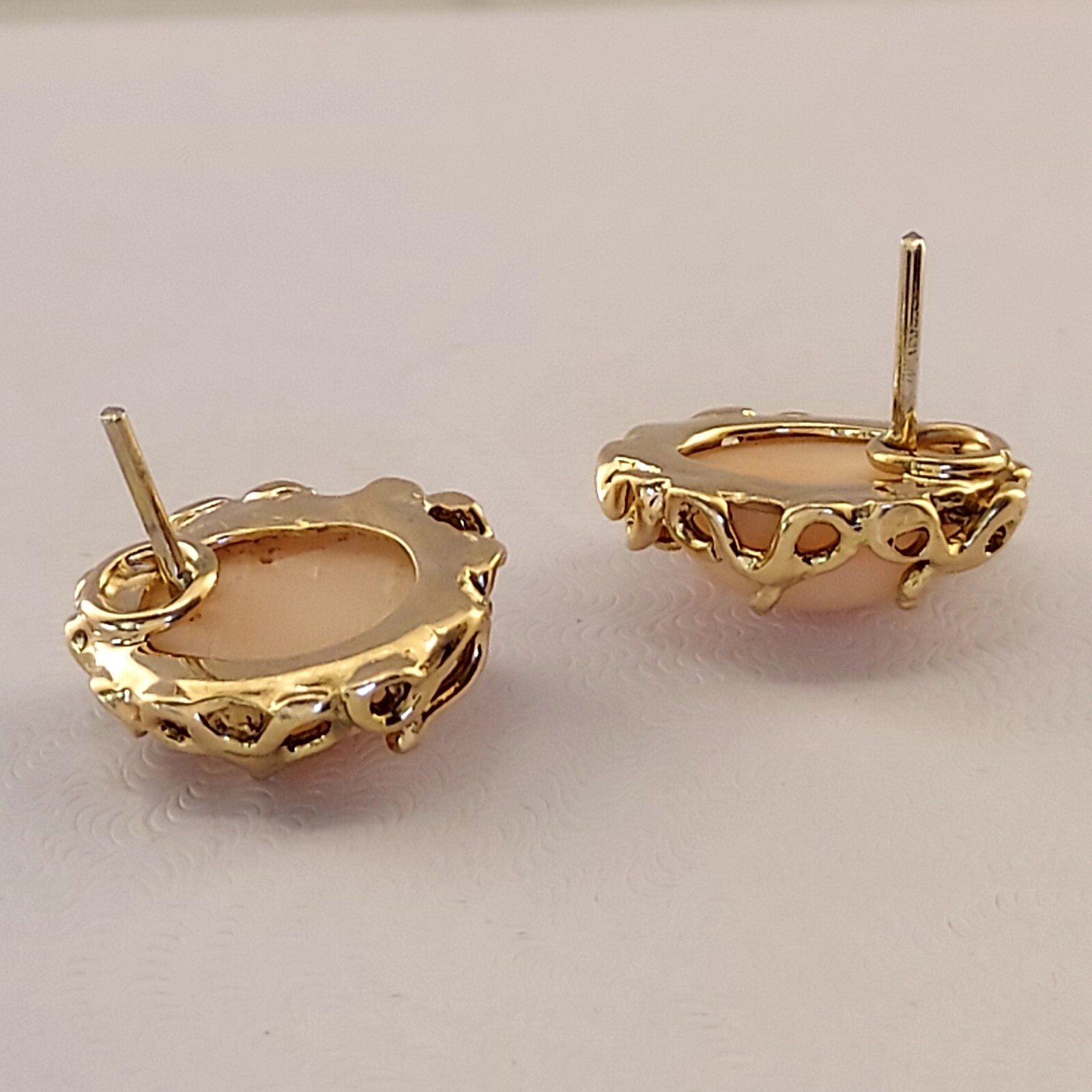 Vintage 14k Coral Stud Earrings. 1/2″x5/8″/ Weight 6.4 Grams. 10x 12 mm Coral.