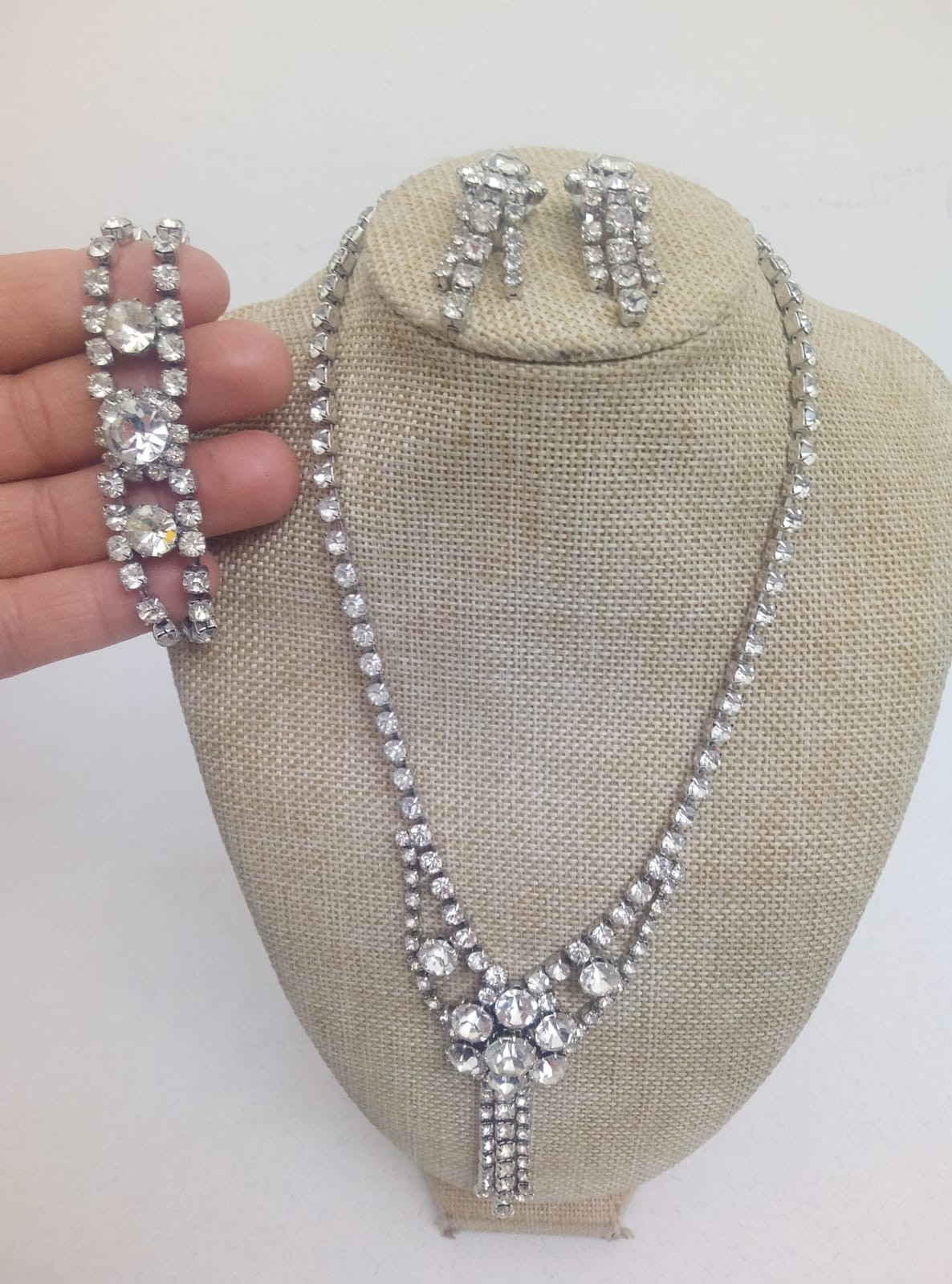 Vtg Luxury Rhinestone jewelry set Statement Crystal Silver Clasp Bib Tone Clear