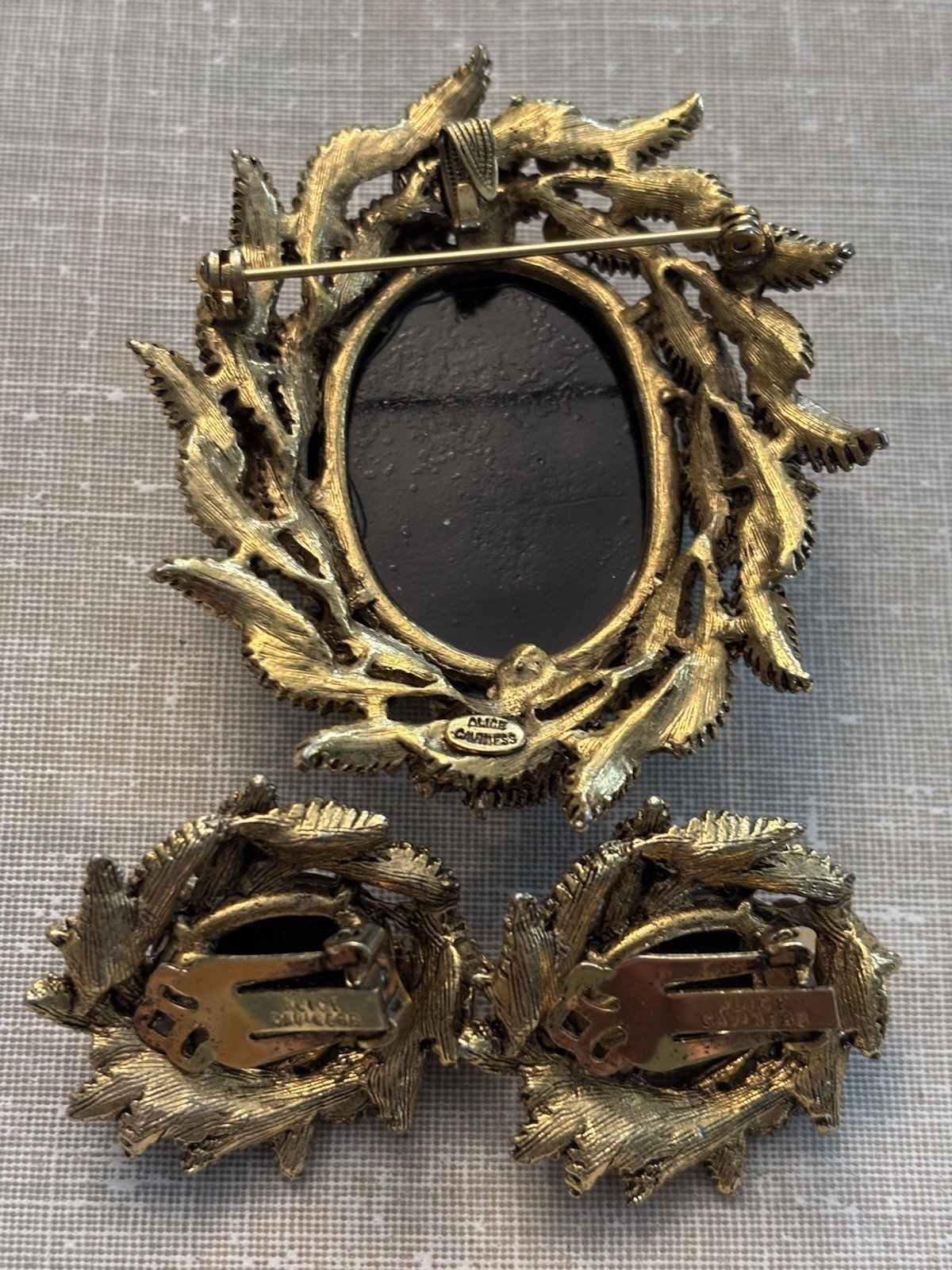 Vtg Alice Caviness Antiqued Goldplate Black Oval Hematite Style Brooch Earrings