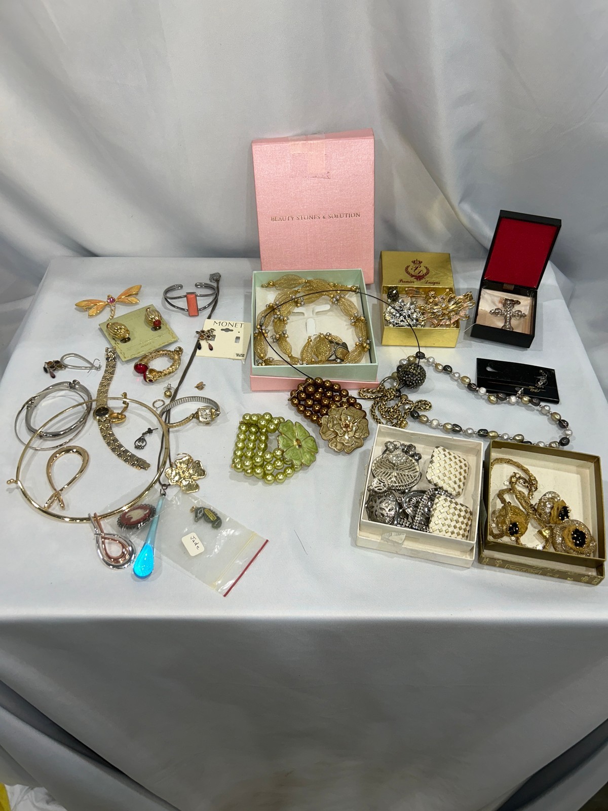 N/A Vintage & Modern Costume Jewelry Lot – Necklaces, Earrings, Brooches & More