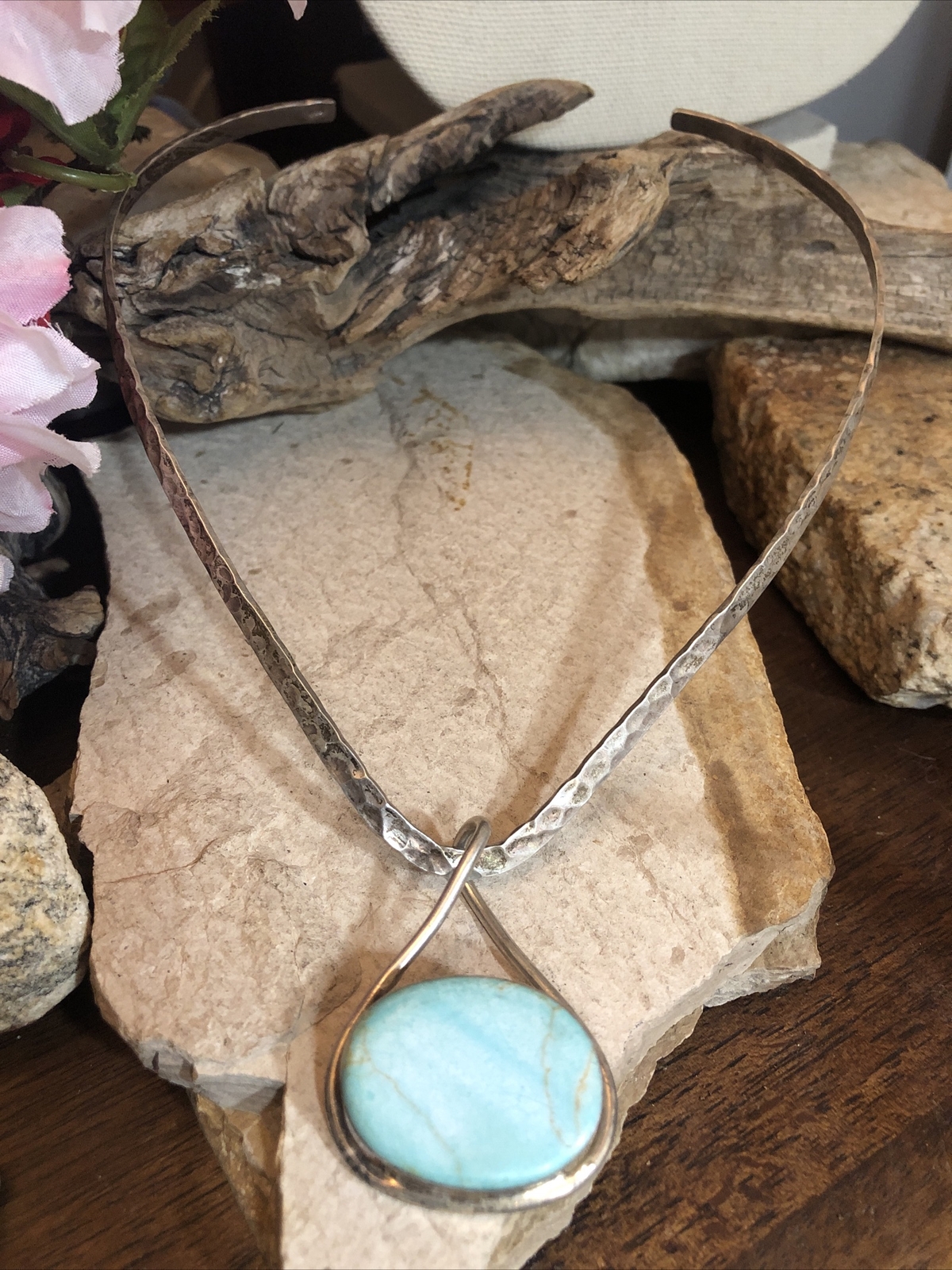 2. Vintage 925 Sterling Blue Stone Hammered V Wire Choker Necklace 44.4g, 15″