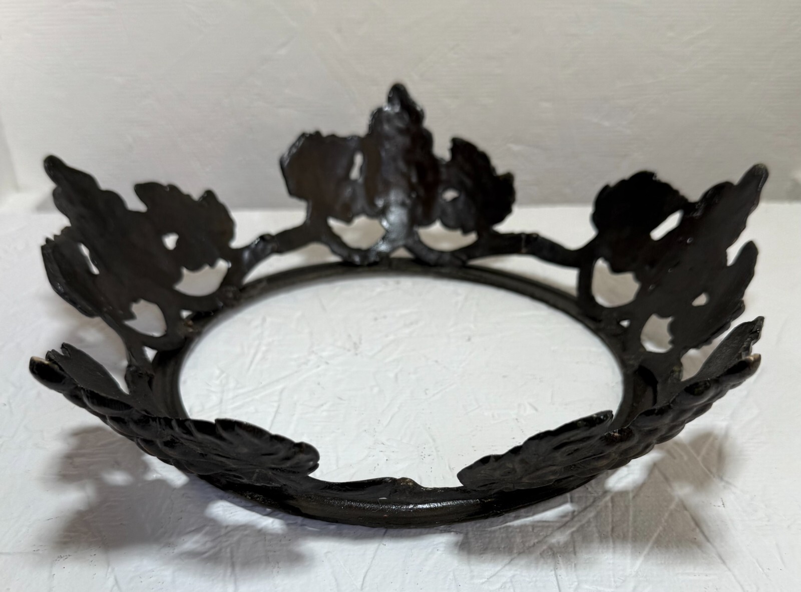 Vintage Metal Ring Grapes And Leaves 10″ Round Alloy