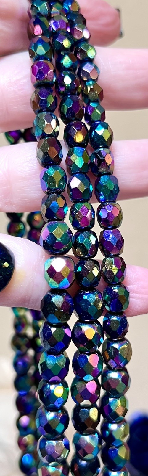 BEAUTIFUL Vintage Iridescent Sparkling Black Peacock Bead 3 Strand Necklace