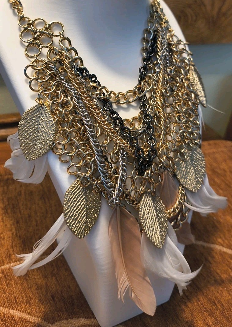 Vtg Boho Gold Heavy Mesh Chain Link Necklace Pink Feathers Rhinestones Crystal