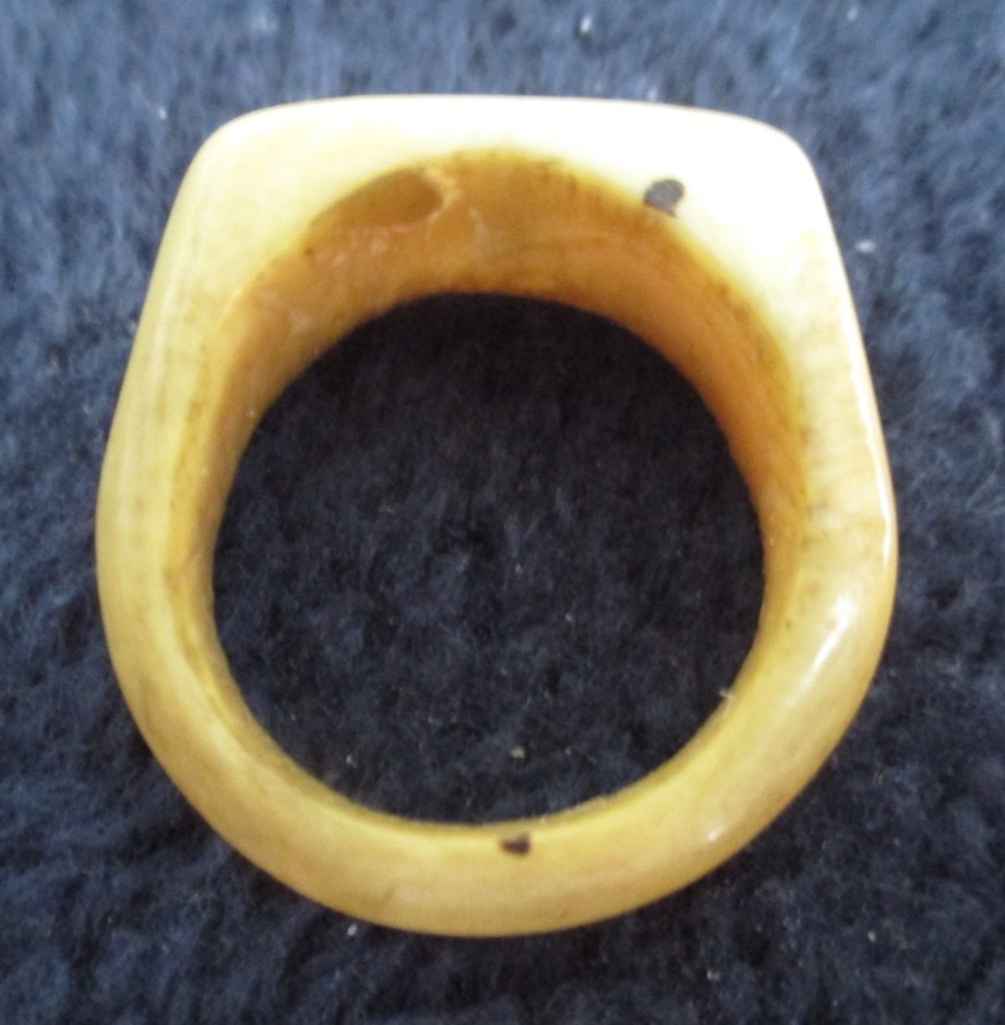VINTAGE BONE RING SIZE 7.25