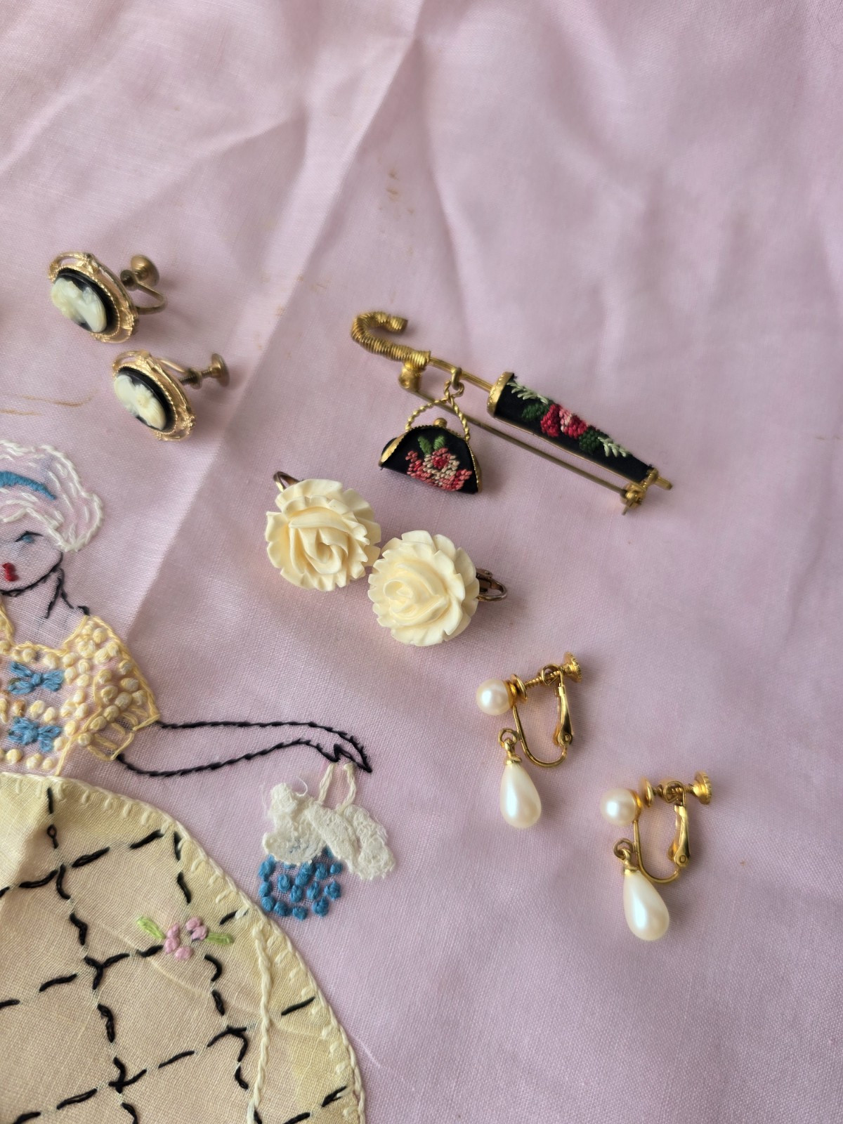 Vintage Jewelry Lot Clip On Earrings Umbrella Brooch Gloves – Screwback Earring