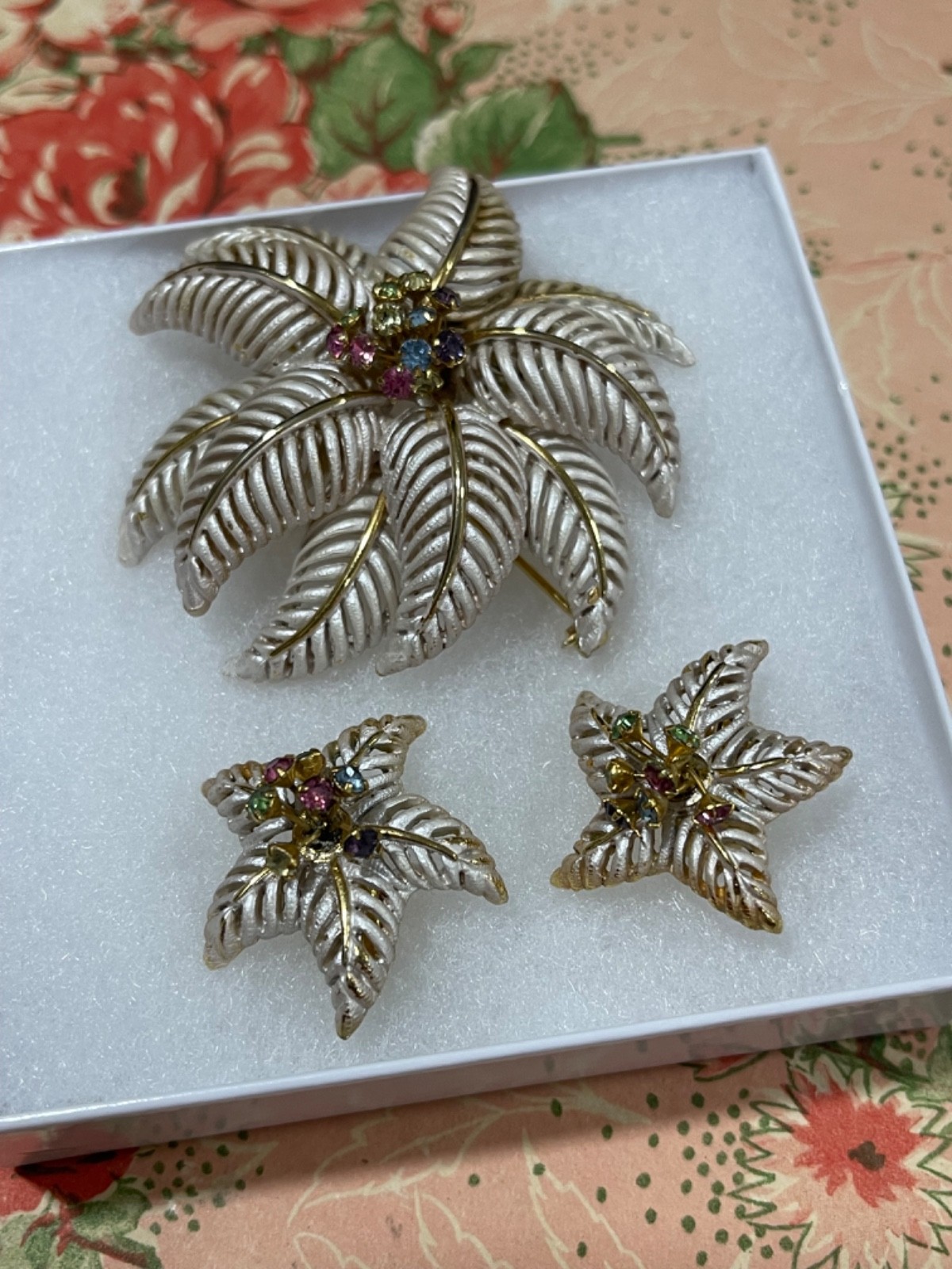 Vintage Gold Tone with Rhinestones Retro Brooch and Clip Earrings Set