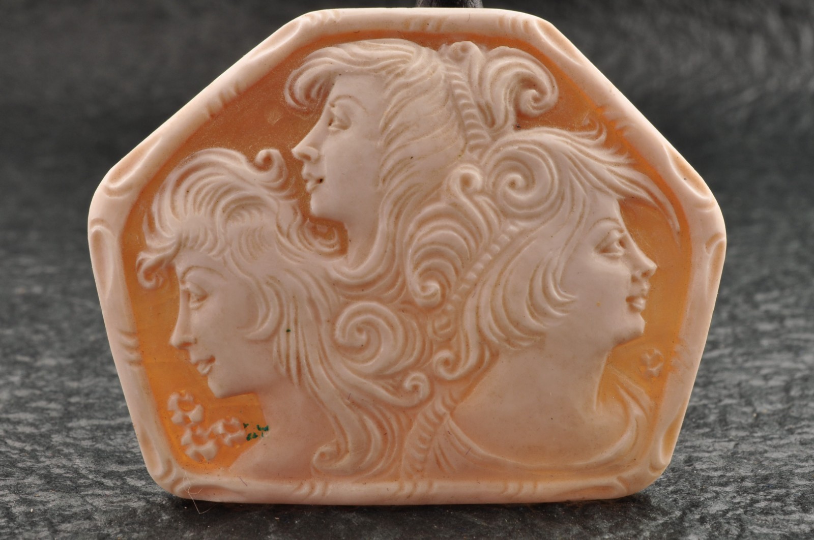 Vintage hexagon shell cameo carved “Three Girls” (41.5ct) sign by artist case.