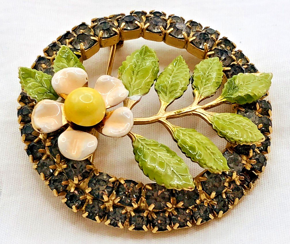 Vtg. HOBE Wreath Brooch w. Floral Enamel and Pale Green Rhinestones 1 5/8 In.