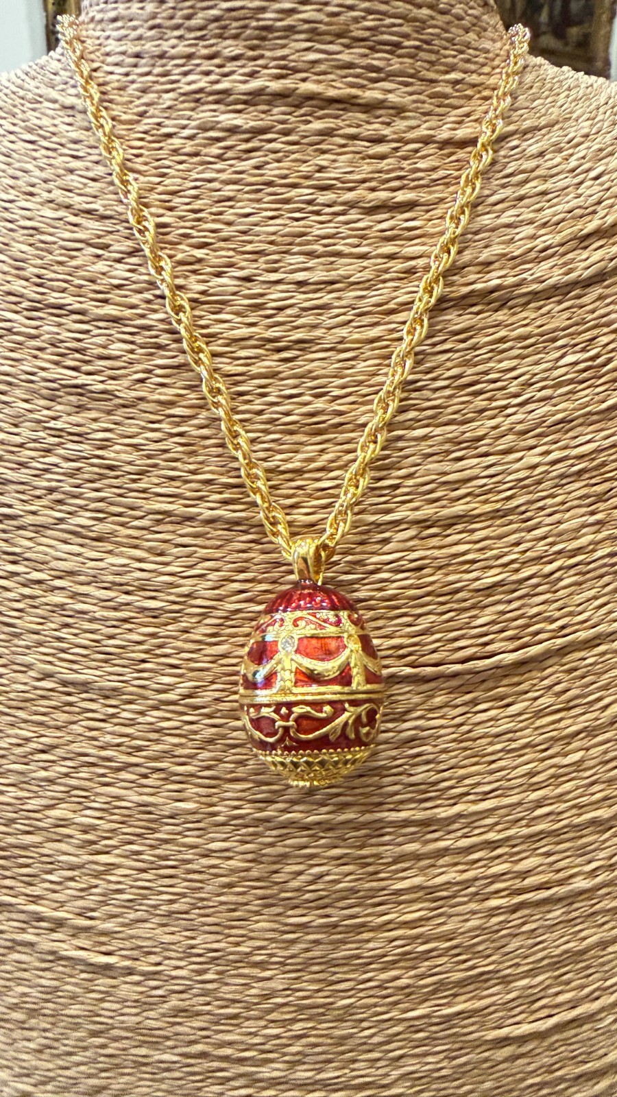 BerebiI Anni Egg pendan SOLD BY EDGAR BEREBI NEW OLD STOCK signed Certificate .