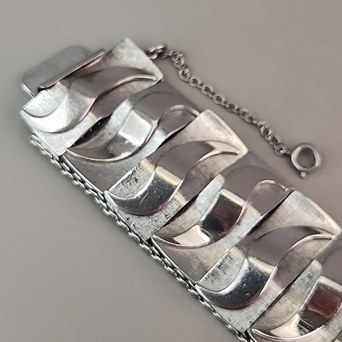 Vintage Wide Mesh Bracelet Silver Tone Wavy Panels 6.5″