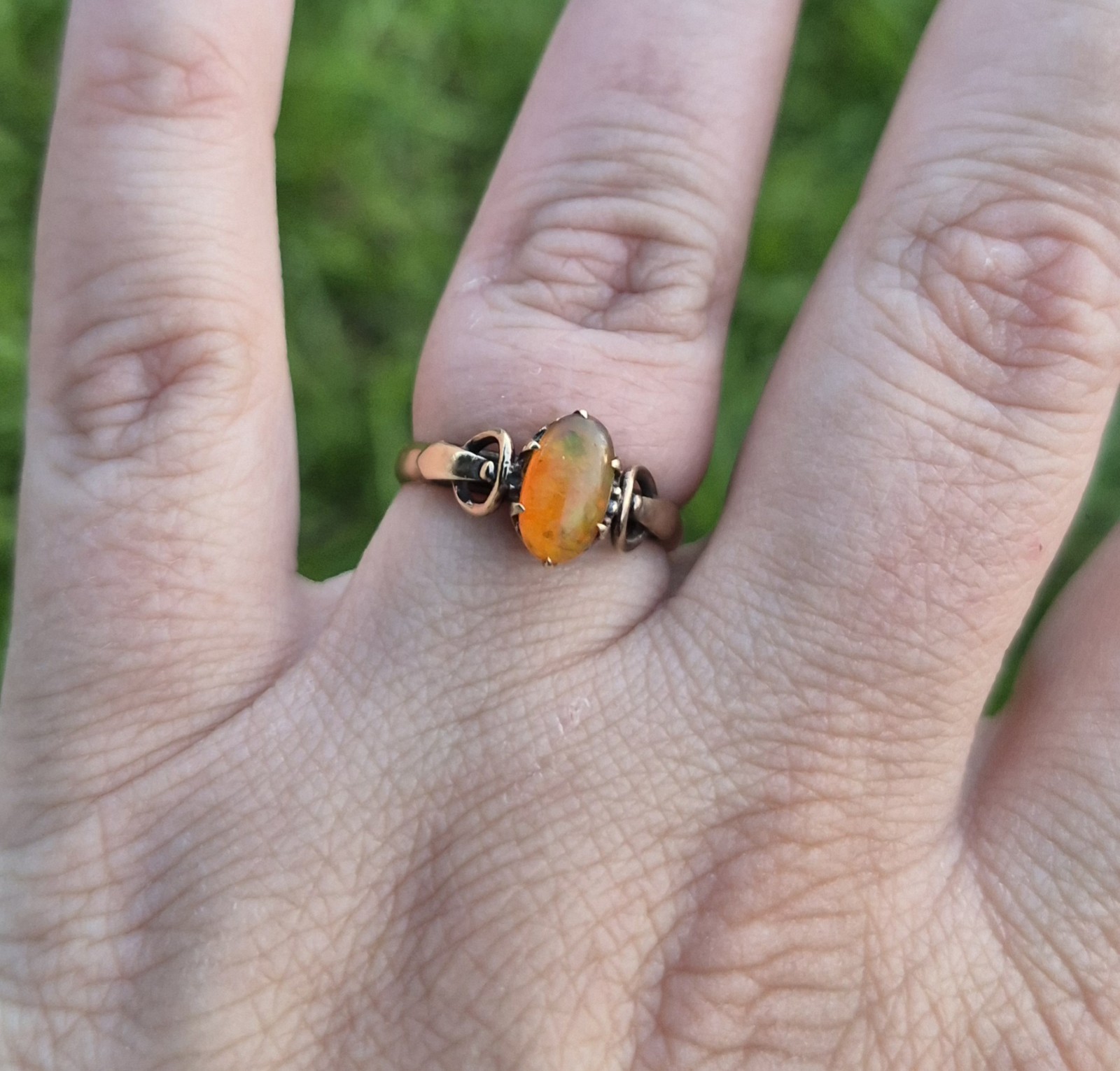 Antique 18K Yellow Gold Orange Fire Ethiopian Opal Ring Old Estate Jewelry