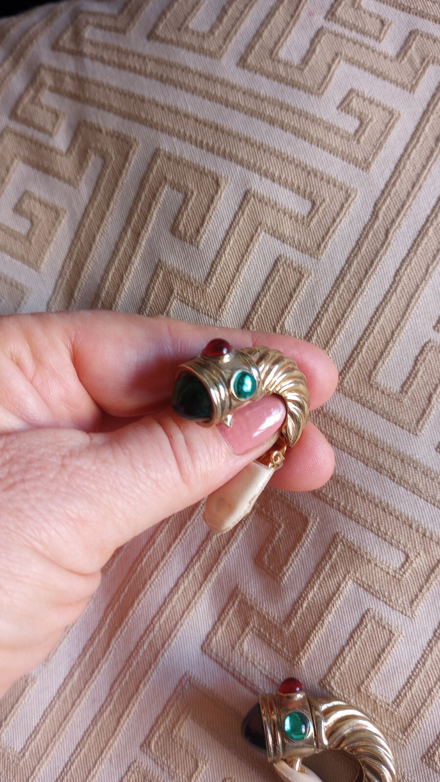 Vintage CINER* unsigned Mogul Jewel of India Cabochon shrimp clip on earrings