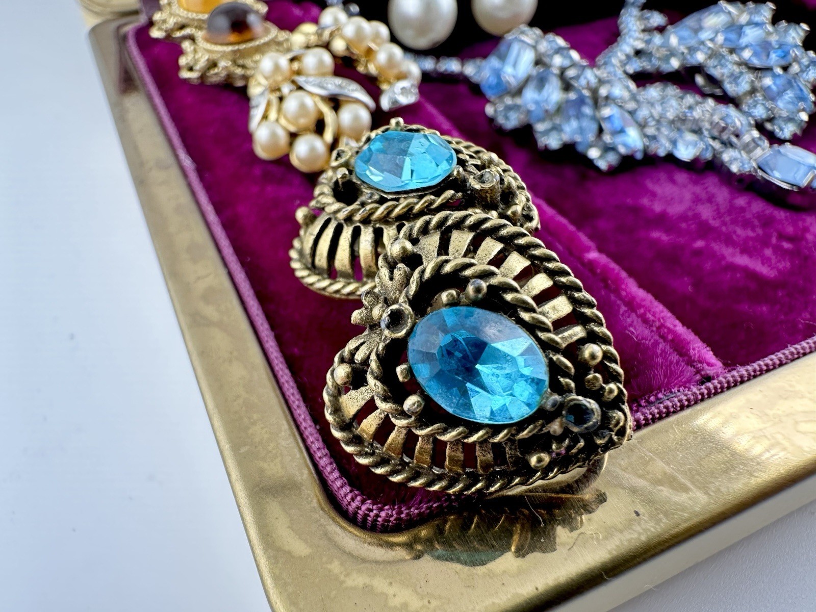 VTG Antique Jewelry Lot Necklace Dress Clip Earrings Designer Kramer Coro Read