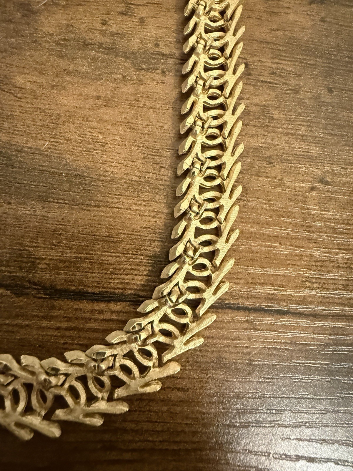 CROWN TRIFARI Link necklace Signed textured vine GOLD Tone Metal Vtg Jewelry