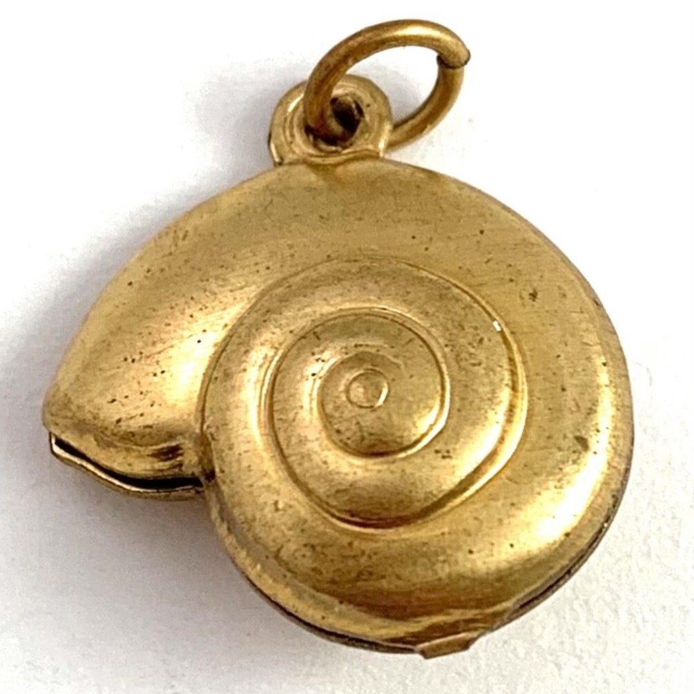 Vintage Charm Seashell Nautilus Snail Shell Brass Metal Pendant Beachy Jewelry
