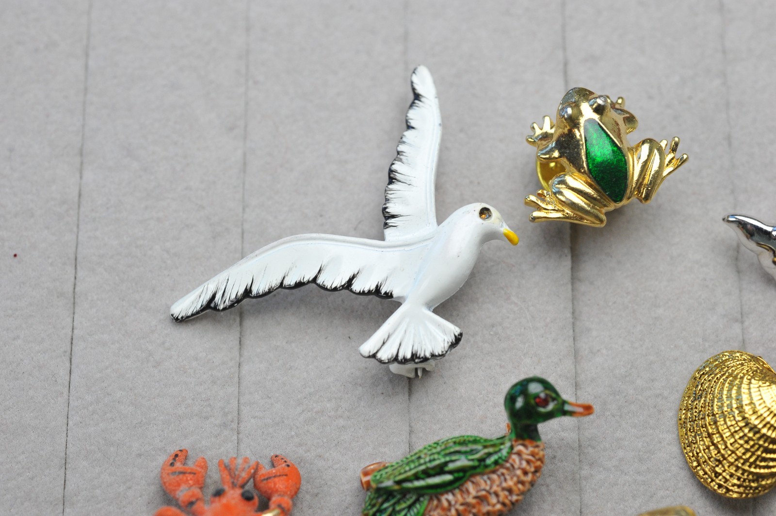 Vtg to now Brooch Pin LOT petite frog lobster fish seagull beach shell CB17
