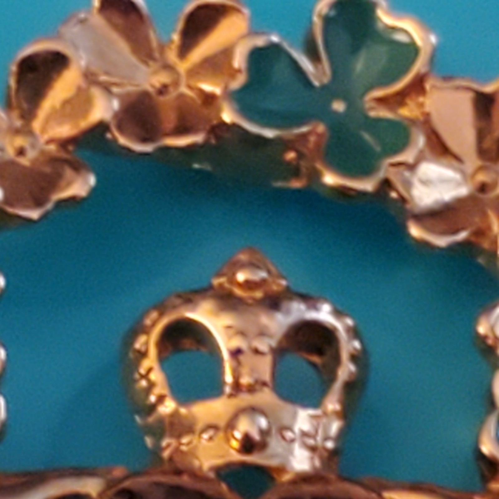 Irish Claddagh Pin Friendship Heart Hands Clover Crown Vintage Avon Gold Tone