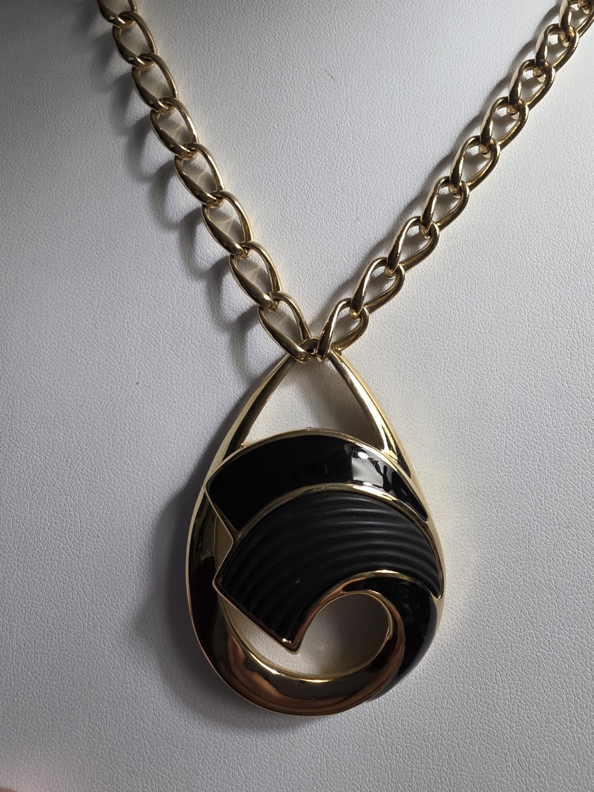 Vintage Trifari Goldtone Black Enamel Large Pendant Necklace 20 In