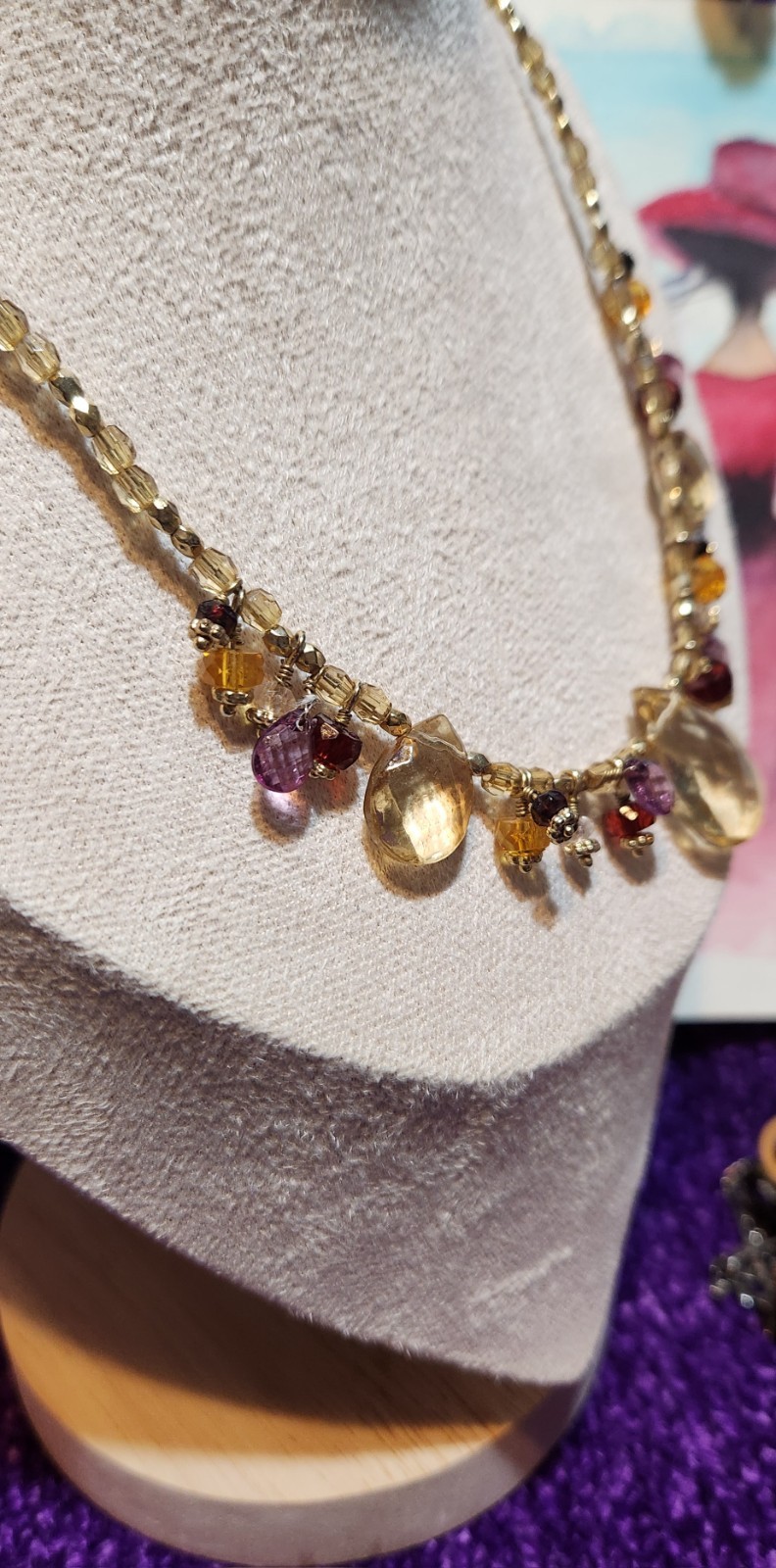 Vtg Cookie Lee faceted Purples/Yellows Lucite Charm Necklace on pale Gold chain