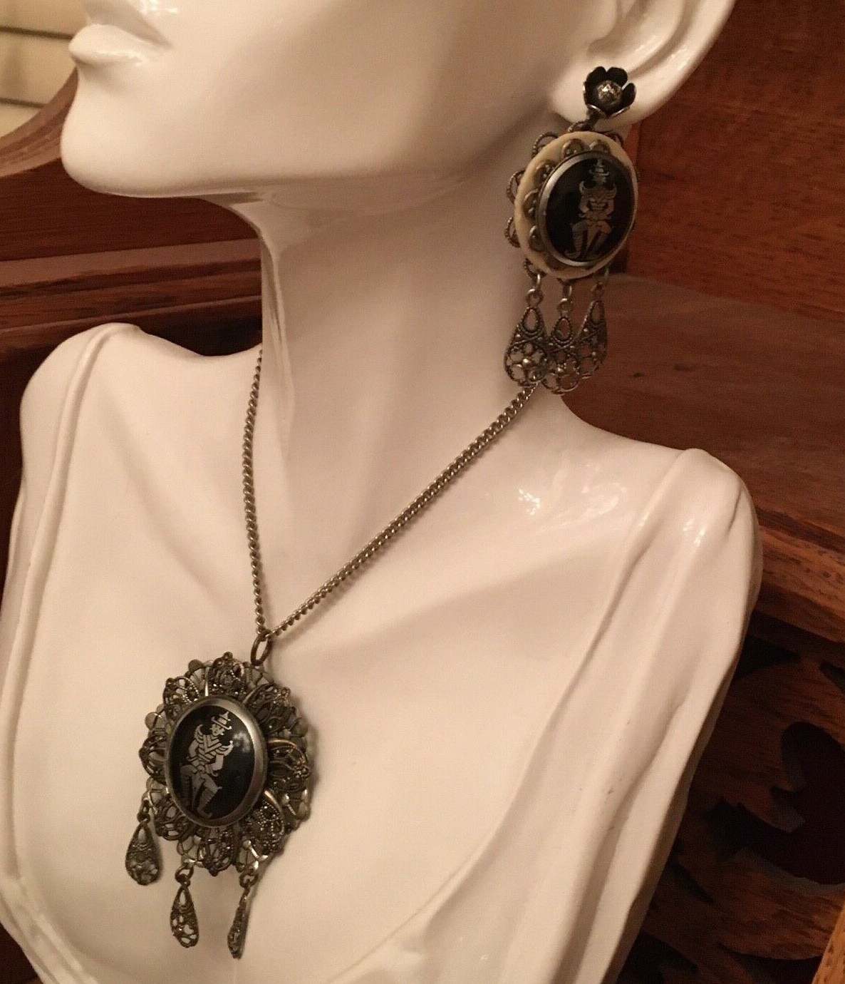 VTG Antique Damascene Parure: Screw Back Earrings & Pendant Filigree Metal Alloy