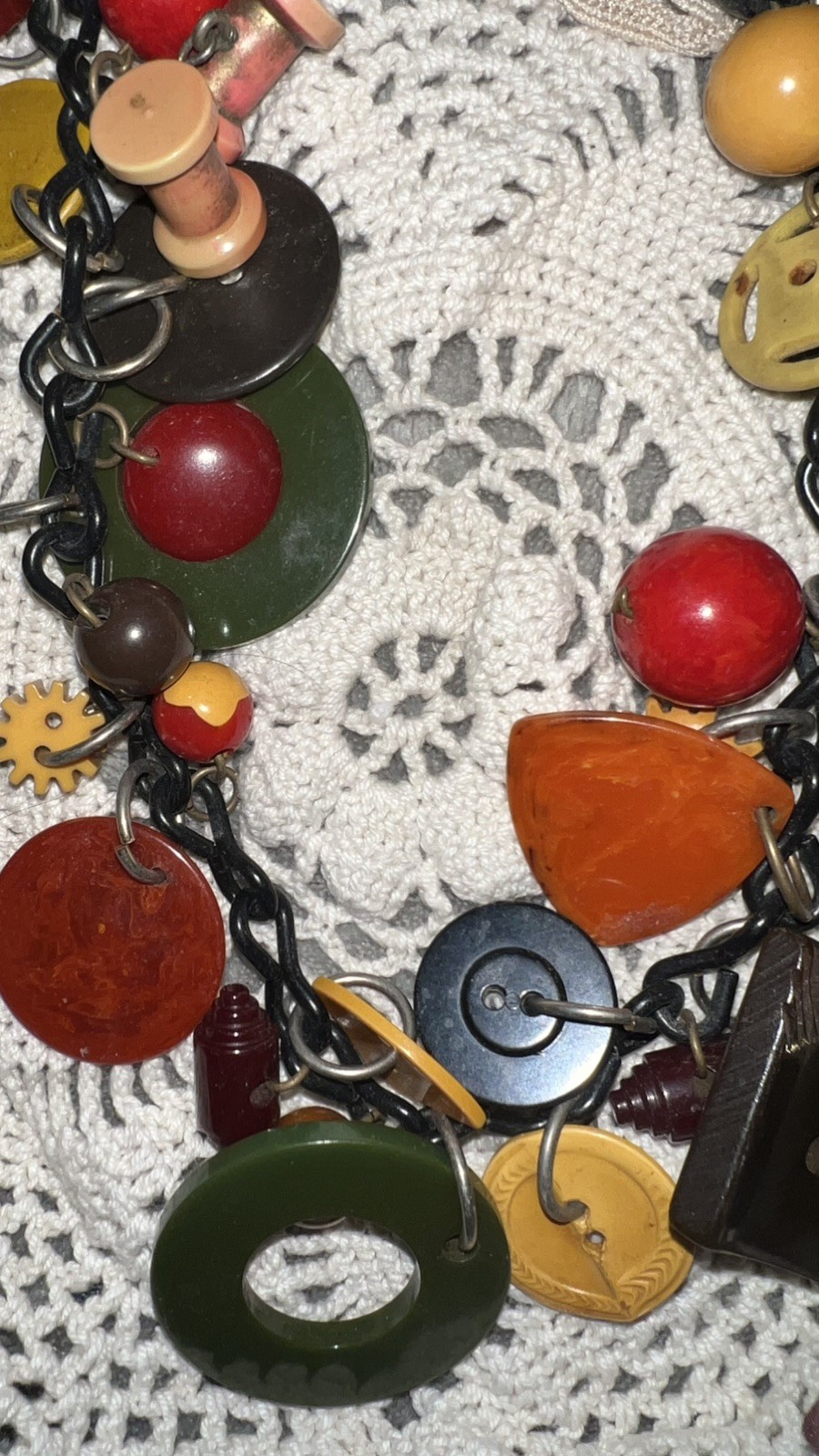 Vintage Unique Bakelite&Lucite Charm Statement Necklace buttons/beads shapecharm