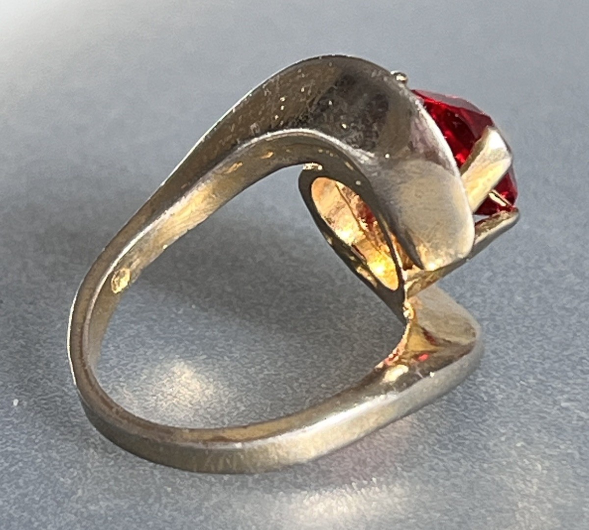 VTG Red Crystal Solitaire Gold Tone Cocktail Statement Ring Size 4.25