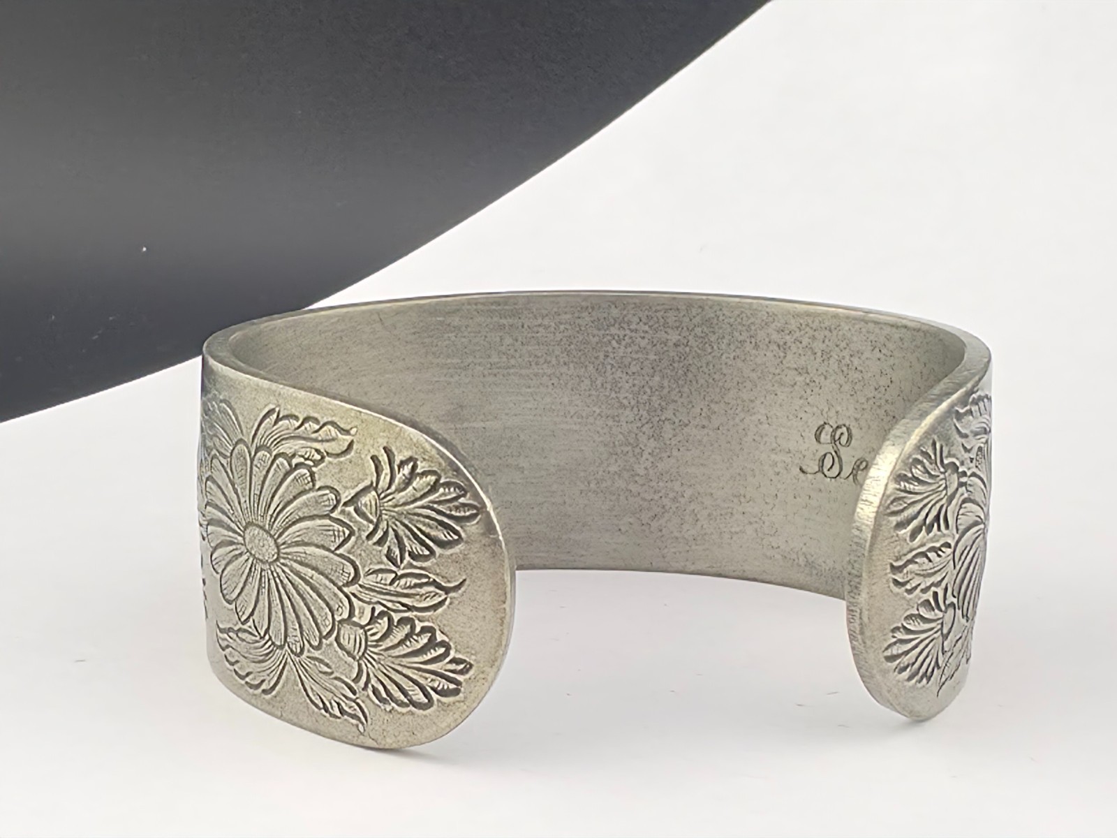 Chunky Vintage Salisbury Pewter September Birthday Daisy Flower 7″ Bracelet