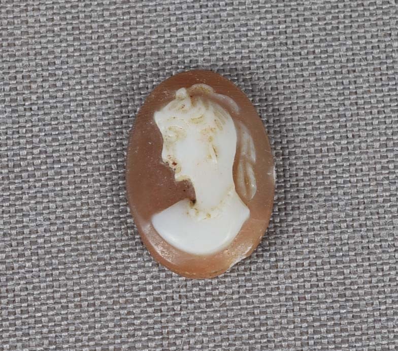 4 vintage SHELL CAMEOS