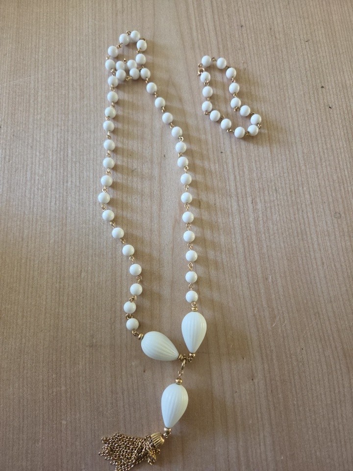 1970’s Avon Sonnet Necklace White Beaded 26″ And Bracelet