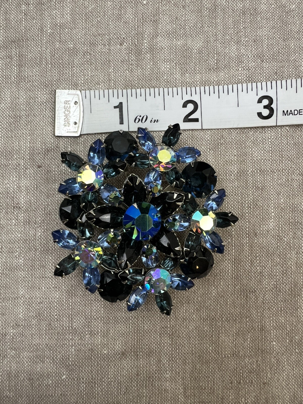 Vtg Blue Rhinestone Brooch Round Flower Sparkle Unsigned Costume Fancy