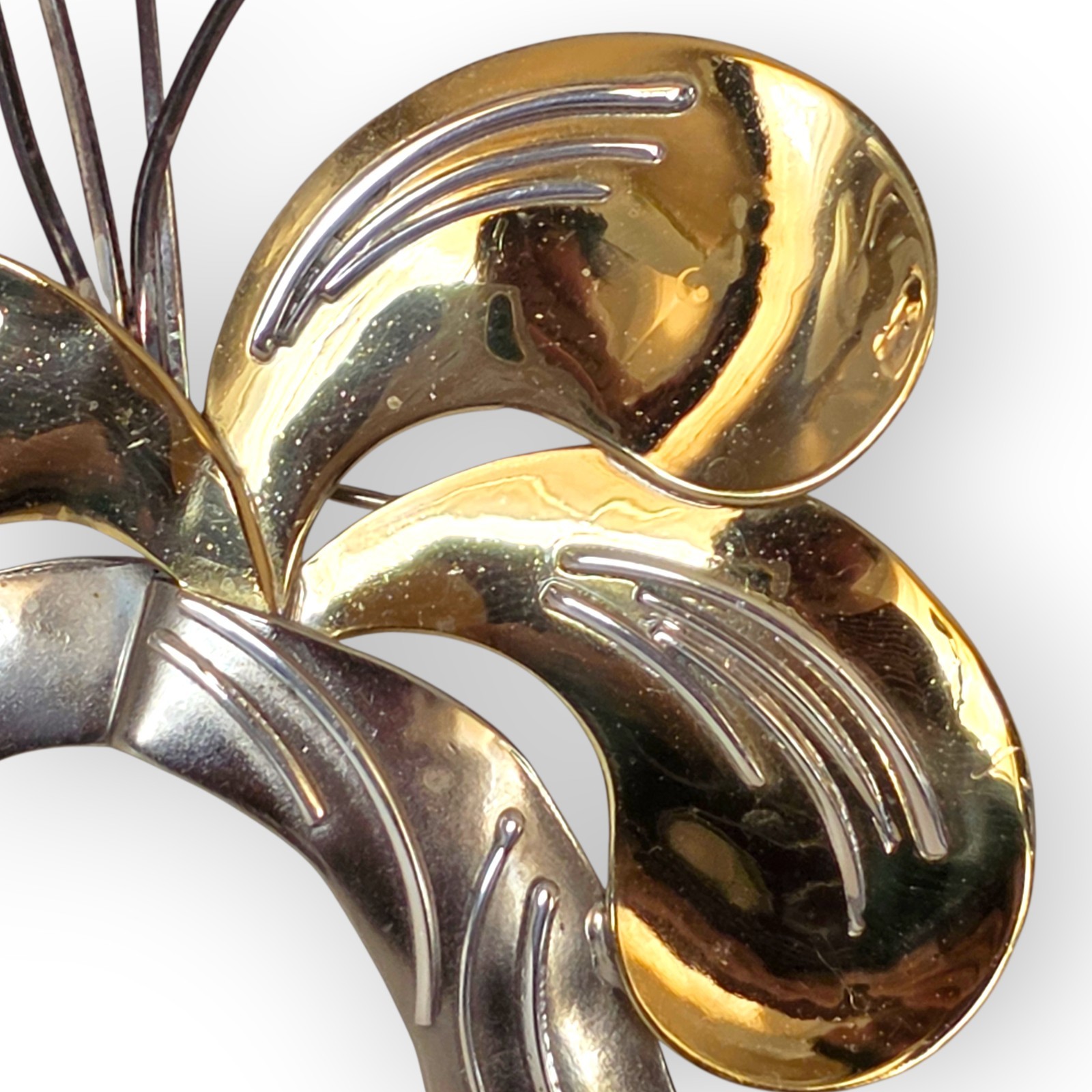 VINTAGE RUTH ROSENFELD MIXED METALS MODERNIST BROOCH