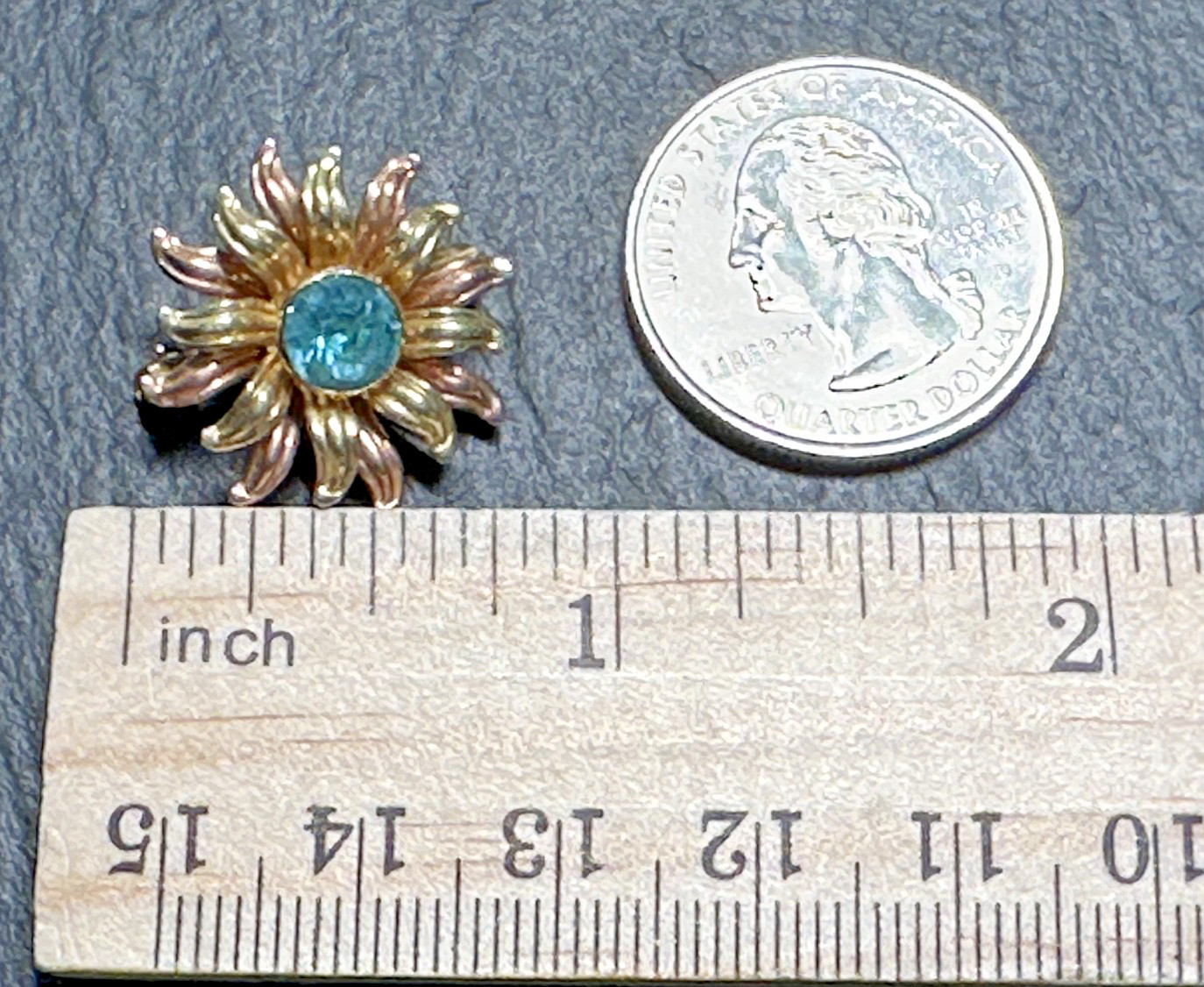VINTAGE VAN DELL 1/20TH 12K GF GOLDEN FLOWER WITH BLUE CENTER 3/4″ BROOCH H598