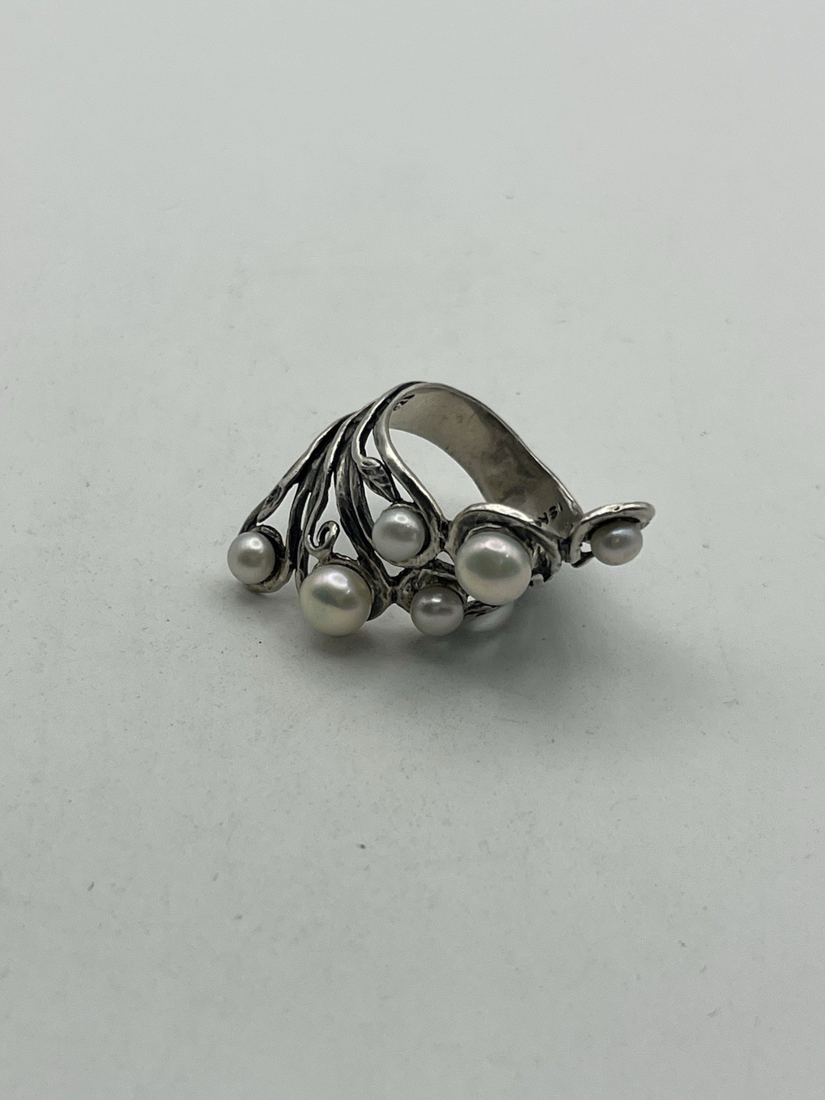 Israel sterling silver pearl elongated vine scroll design size 8 PZ vintage