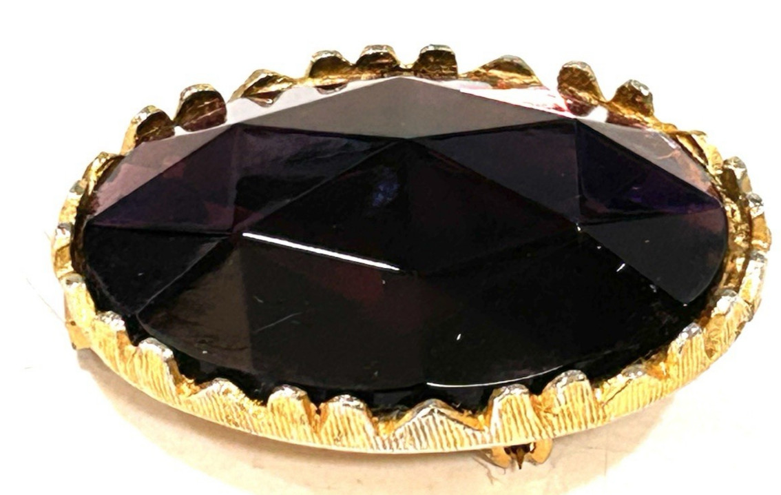 VINTAGE unsigned PURPLE AMETHYST FOIL GLASS GOLD TONE OVAL PIN SLIDE 1 .75″
