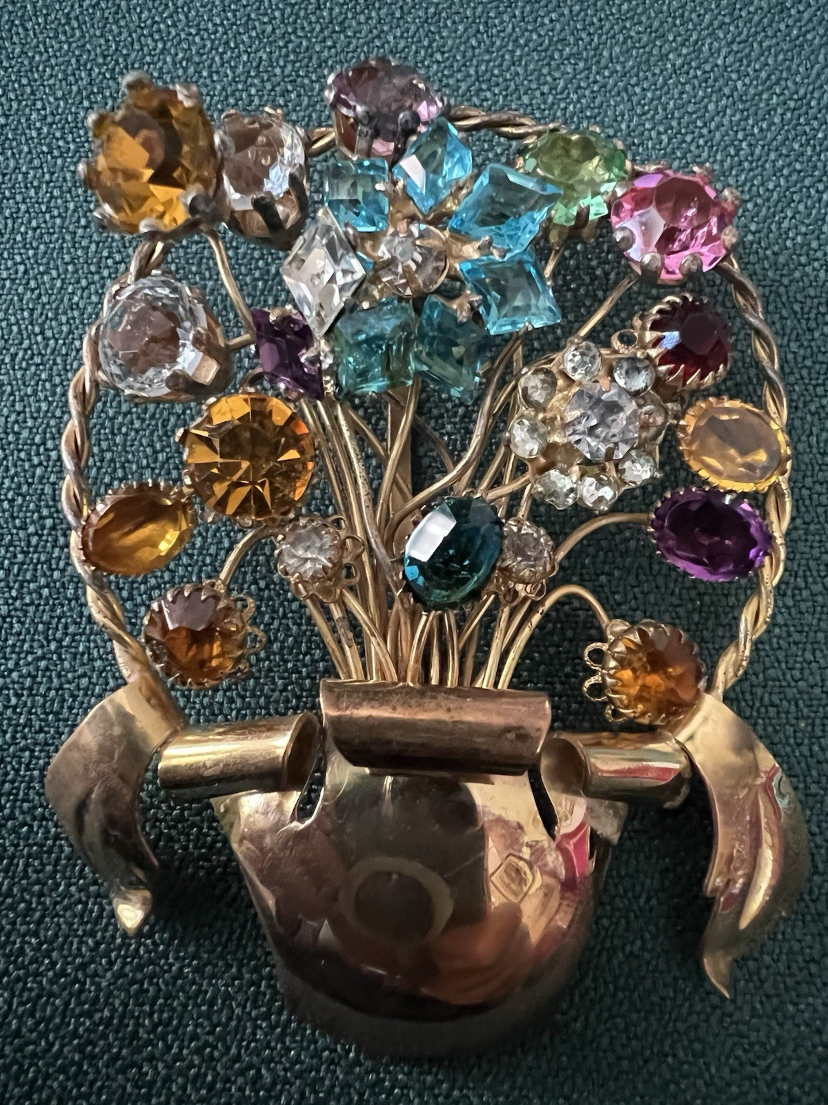 1940s SIGNED VOUGE FLOWER BASKET BROOCH FULL MULTI COLORED RHINESTONE FLOWERS