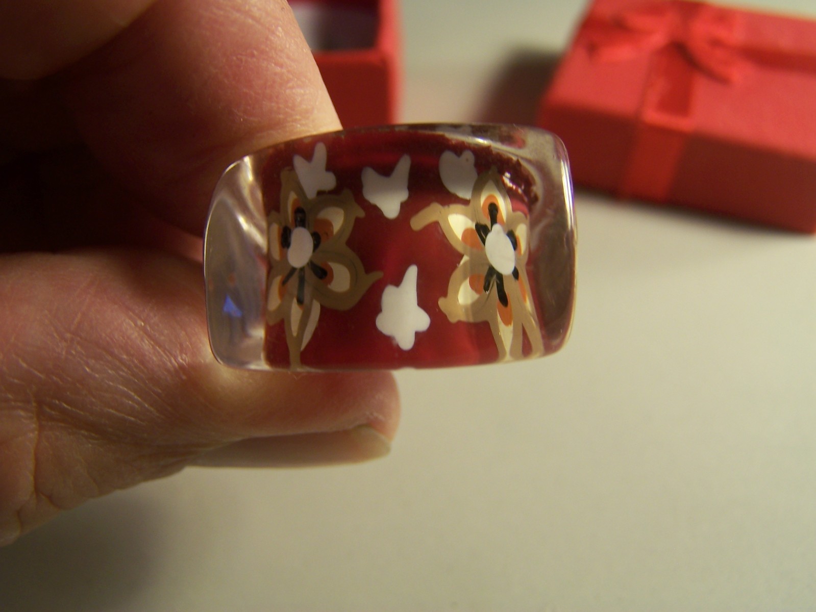 VINTAGE NEW LUCITE ACRYLIC FLORAL DESIGN CLEAR RING SIZE 6 RARE